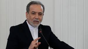عراقچی: از زمین فوتبال تا میز مذاکره، هدف دفاع از عزت و افتخار مردمان عزیزمان است