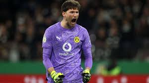 BVB, Noten und Einzelkritiken von Borussia Dortmund gegen Eintracht Frankfurt: Gregor Kobel schon vor dem Elfmeterschießen bockstark - Aaron Anselmino überzeugt erneut