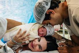 Nasce Filippo, terceiro filho de Sthefany Brito e Igor Raschkovsky