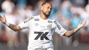 Neymar reclama de gramado sintético da Arena da Baixada: ‘Praticar futebol nesse campo é quase impossível’