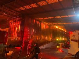 Incendio consume fábrica de telas en el centro de Ixtapaluca