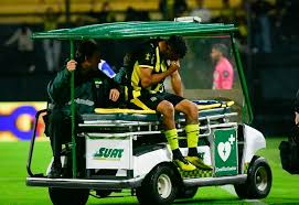 Aguirre no tiene paz: Maxi Olivera pidió el cambio a los cinco minutos del partido entre Peñarol y Juventud