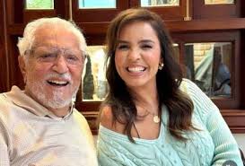 Carlos Alberto de Nóbrega se declara para esposa 40 anos mais nova: ‘o amor não precisa ser explicado’