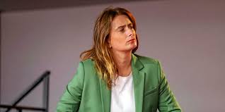 Marine Tondelier: Son Livre Narcissique Dévoilé! Choc en Politique!