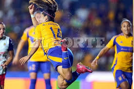 Ganan Jacqueline Ovalle y su 'camaroncín' el Premio Marta