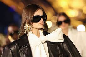 Is Your Wardrobe Predicting an AI Bubble?