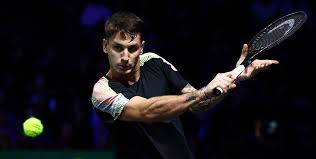 Ugo Carabelli da la sorpresa en París: ¿Próximo batacazo ante Zverev? - Imagen principal del artículo