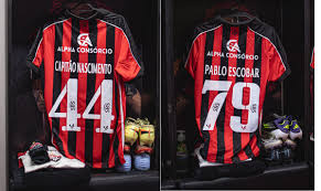 Em final de semana de Oscar, Vitória usará camisa com nomes dos personagens que Wagner Moura interpretou