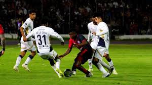 ¡Escándalo en Ecuador! Hinchas desatan el caos en partido de Copa