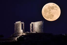 Explore if there is a full moon tonight this May!