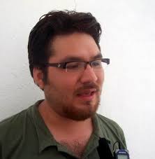 Hernán Núñez González, de Perú, apunta que vino a expresar la solidaridad con el pueblo cubano. - hernan-nunez-peru-brigada-primero-mayo-foto-mireya-ojeda