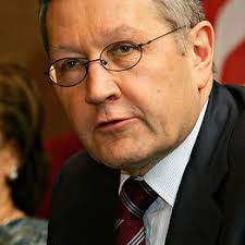 Klaus Regling, chief executive officer of the European Financial Stability Facility, said Tuesday that Slovakia&#39;s opposition to the bailout fund isn&#39;t an ... - OB-JF491_reglin_DV_20100713063818