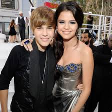 Resultado de imagen para justin bieber pasiando con selena gomez