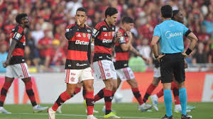 Samuel Lino e Pedro dão show, Flamengo vence Coritiba sob olhares de Jorge Jesus e 'pressiona' Palmeiras na despedida antes da Copa