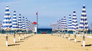 Risultati immagini per spiaggia rimini