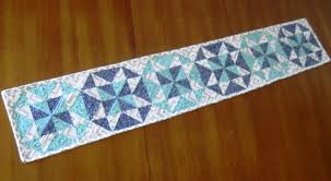 Résultat de recherche d'images pour "oval quilted table toppers"