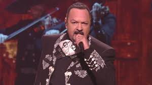 Pepe Aguilar entona 'El Cihualteco' y 'El Fuereño' para darle a Latin GRAMMY un sello muy mexicano