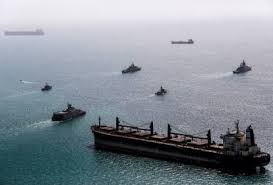 Irã diz ter atingido navio de guerra americano no Estreito de Ormuz; EUA negam