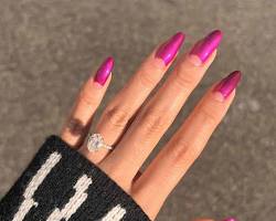 Hình ảnh về Metallic pink nails