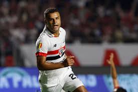Após negociação frustrada com o Corinthians, Alisson entra no radar de outro rival