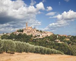 Imagen de colinas y ciudades medievales de Le Marche, Italia