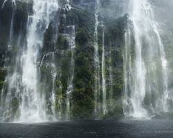 Hình ảnh về Doubtful Sound waterfall New Zealand