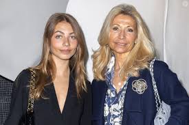 Loin de la France, Stella, la fille de Jean-Paul Belmondo, intègre l'une des universités les plus prestigieuses au monde