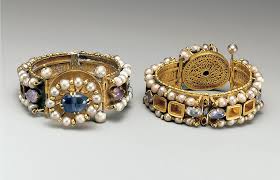 File:Jeweled Bracelet MET h1 17.190.1670-1671.jpg ...