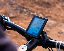 クロスバイクのサイクルコンピューターの画像