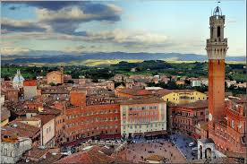 вид пьяцца дель кампо сиены с неба