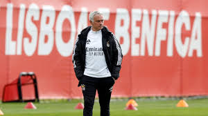 Mourinho explica cláusula que permite saída de graça do Benfica e que gerou rumores com Real Madrid