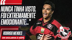 O dia em que torcida do Cruzeiro cantou 'parabéns' para o Flamengo, rival na Libertadores, em pleno Mineirão