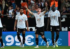 ¡Suspendido! Valencia CF vs. Oviedo se jugará el martes por alerta roja en Valencia - Imagen principal del artículo