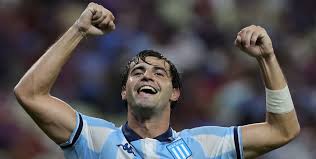 En Racing preocupa el malestar de Santiago Sosa, que le reclama a Diego Milito una mejora de su contrato