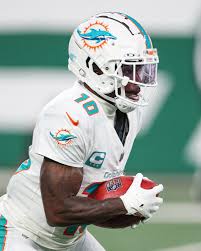 Dolphins GM says Tyreek Hill did not request trade | Reuters