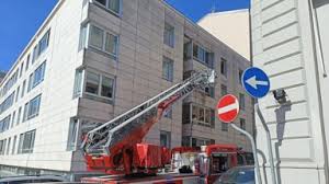 Si addormenta con la sigaretta accesa: a fuoco un appartamento in largo Niccolini, evacuato il palazzo