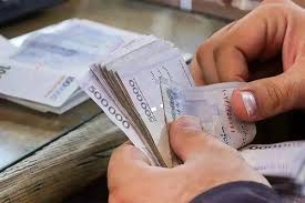 کف و سقف حقوق کارمندان دولت در سال جاری چقدر است؟ | آخرین وضعیت کارکنان بانک جنجالی