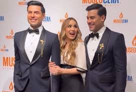 CARLOS RIVERA PRESUME FIGURA DE CERA Y REVELA QUE CYNTHIA RODRÍGUEZ FUE CLAVE PARA GARANTIZAR EL PARECIDO