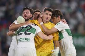 Matías Dituro ya ha defendido este curso liguero la portería del Elche CF en más partidos que Iñaki Peña