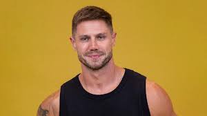 Jonas lembra ficantes do BBB 12 e revela se fez sexo na casa