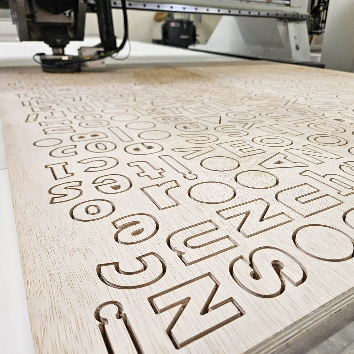 3D Logo aus Holz Fertigung