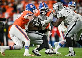 Broncos Edge Raiders in Sluggish 10-7 Thursday Night Showdown