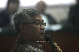 Akil Mochtar di Pengadilan Tipikor (Edy Susanto/Gresnews.com). JAKARTA, GRESNEWS.COM - Kasus dugaan penerimaan suap dalam pengurusan sengketa pilkada di MK ... - 2014521083721-akil%25206