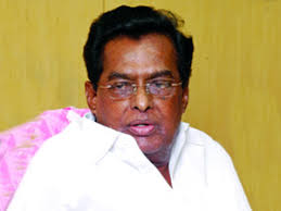 54 ஆண்டு அரசியலில் சில சுவடுகள்!- tamilnadu veerapandi arumugam s political life 165148 - Oneindia Tamil - 24-veerapandi-arumugam4300
