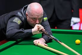 Higgins bezwingt O'Sullivan bei der Snooker-WM mit epochalem Comeback
