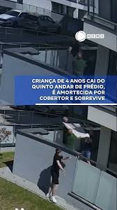 Criança de 4 anos cai do quinto andar de prédio e sobrevive. 📲 #RecordNews #Notícias #Shorts