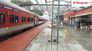 बिहार में तेज बारिश के कारण ट्रैक पर अटकी दुरंतो एक्सप्रेस, जनशताब्दी और वंदे भारत भी पीछे खड़ी