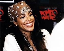 Image of smiling Aaliyah