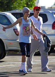 Résultat de recherche d'images pour "socks with shorts men"