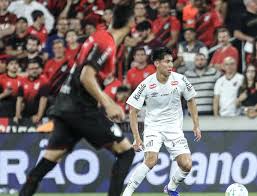 Terceros brilla en el Santos, pero su equipo no gana y se puede quedar sin DT